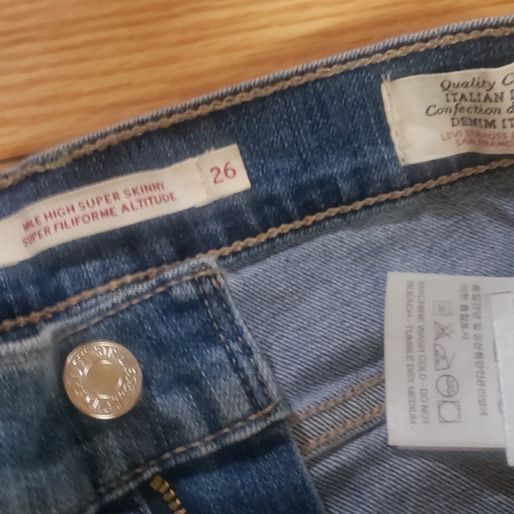 Levi's size 26 jeans - Picture 3 of 5